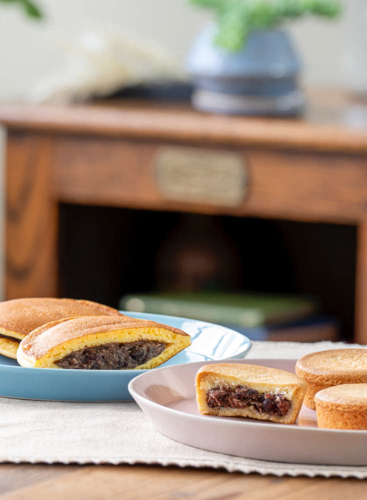 こだわりのあんこを使用したどら焼きとガレット